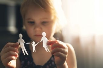 Come spiegare la separazione genitoriale ai bambini: chiarezza e accoglienza